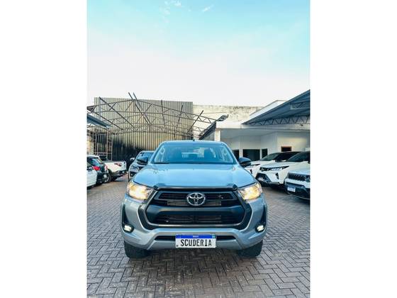 TOYOTA HILUX 2.8 D-4D TURBO DIESEL CD SR 4X4 AUTOMÁTICO